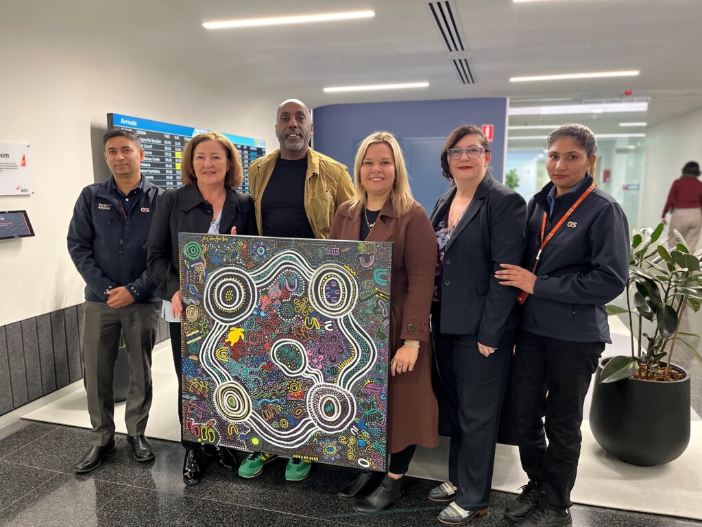 Aboriginal artwork presented to Perth team